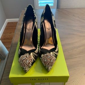 Ted Baker ‘Peetch’ Pump Ornate Paisley SZ 7
